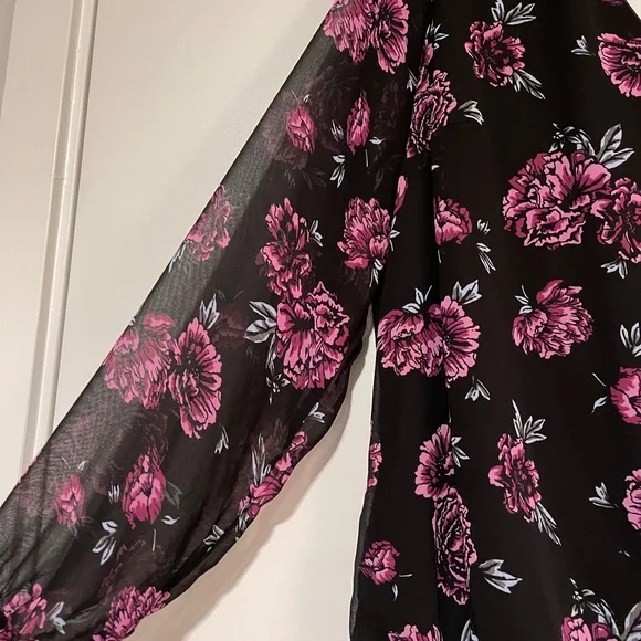 NWOT Purple Floral Long Sleeve Top - Picture 4 of 8